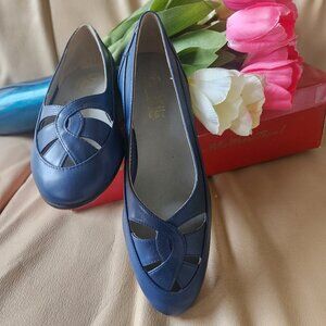 Brand New - Pretty blue kids shoes - Ballerina style Sz 37 = 6.5